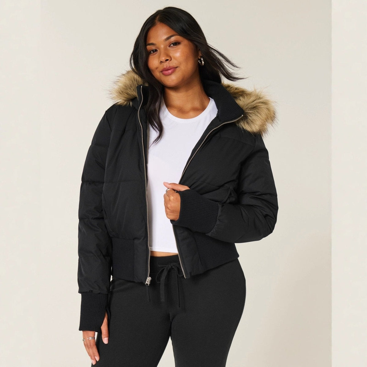 Women's cropped quilted jacket with hood and faux fur trim