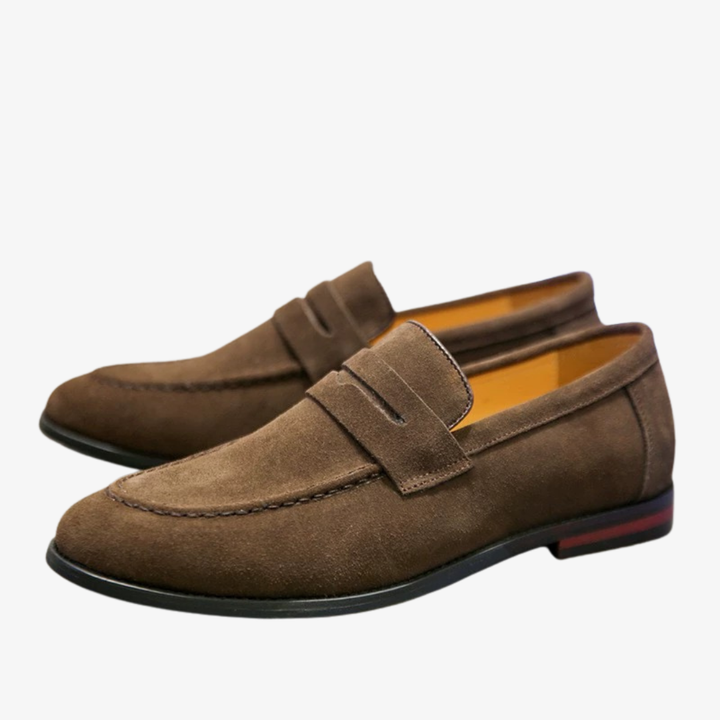 Men's penny loafer with stitched moccasin toe and low sole