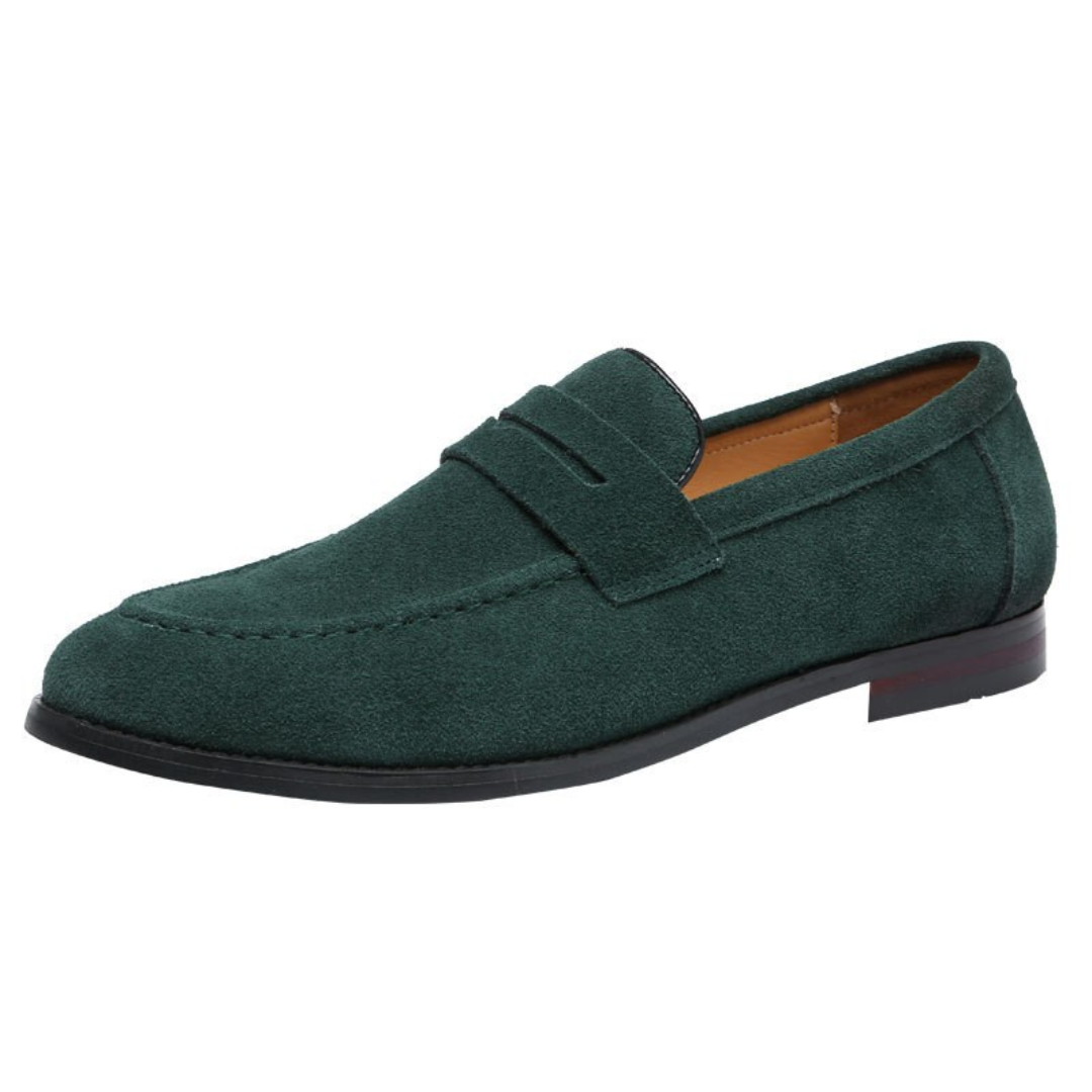 Men's penny loafer with stitched moccasin toe and low sole