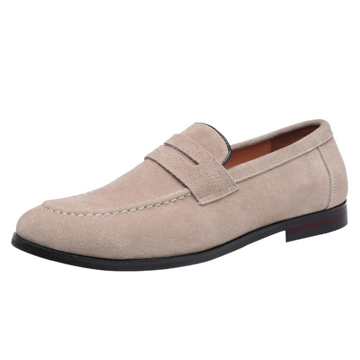 Men's penny loafer with stitched moccasin toe and low sole