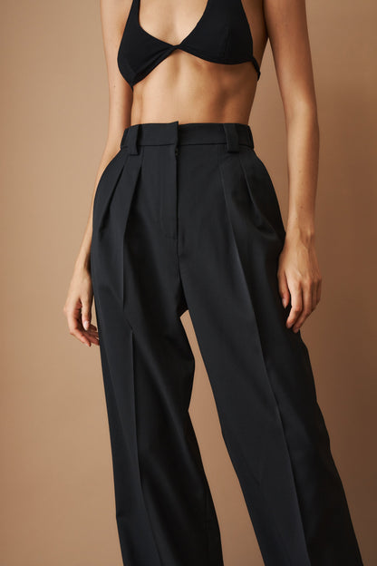 Women's black high-waisted wide-leg pleated pants with belt loops and side pockets