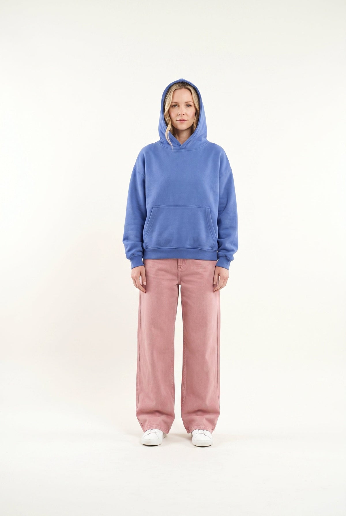 Women's oversized pullover hoodie with hood and long sleeves