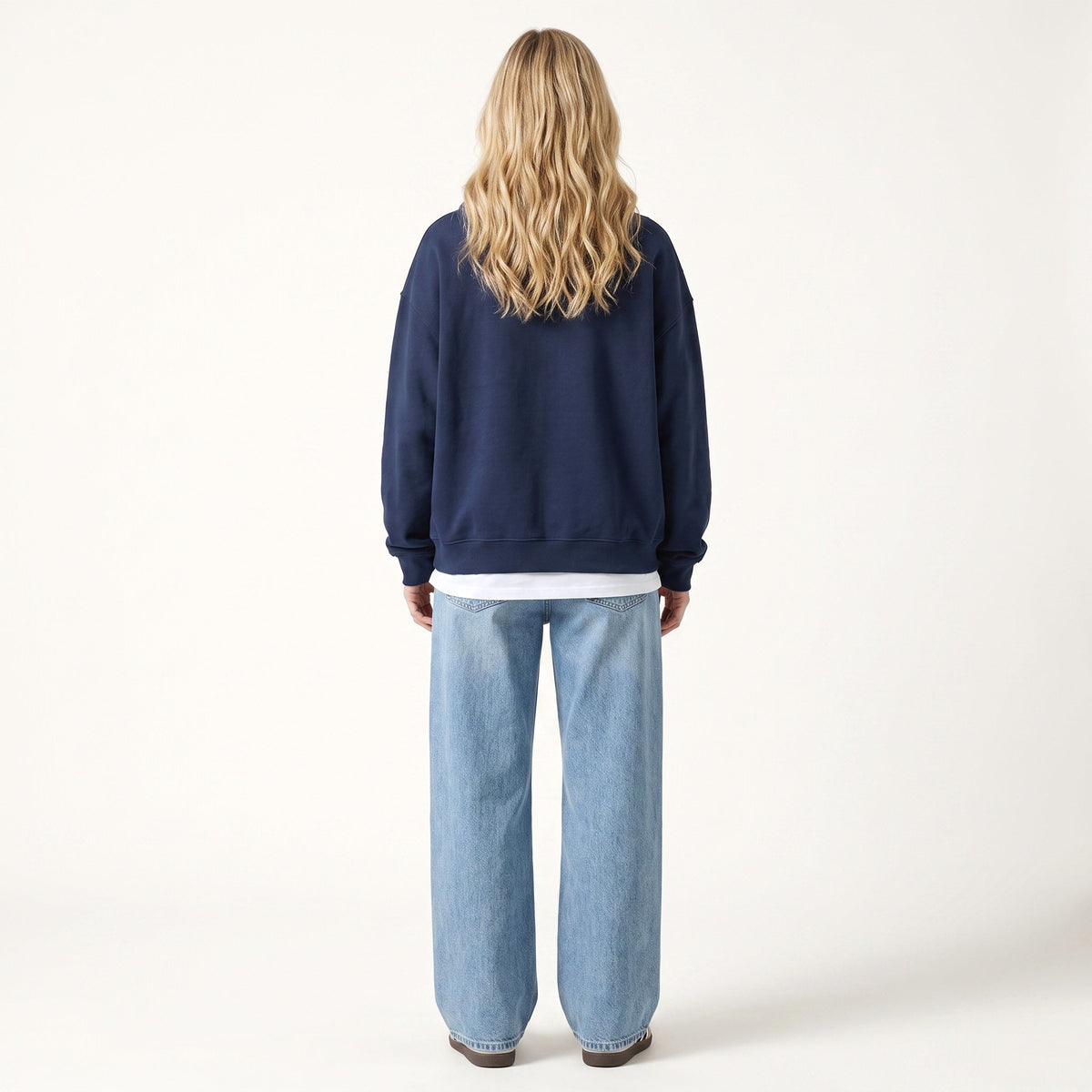 Women's oversized pullover hoodie with hood and long sleeves