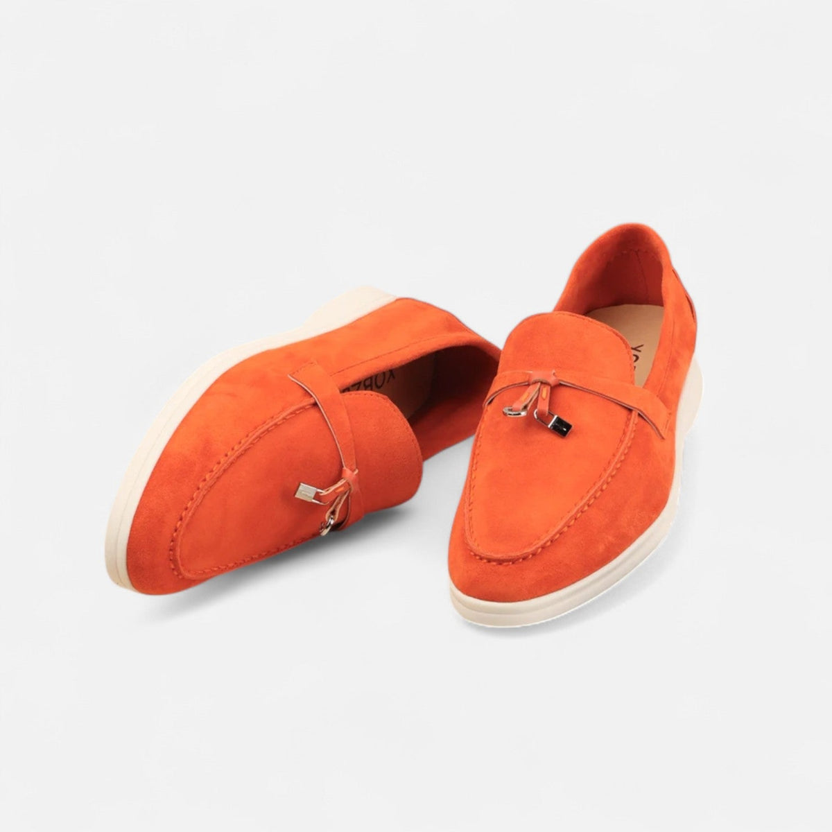 Men's textured slip-on tassel loafers with rounded toes and flat light-coloured soles