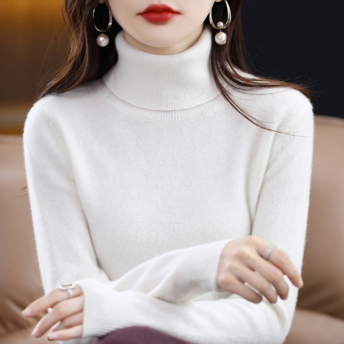 Women's long-sleeve turtleneck sweater with ribbed collar and cuffs