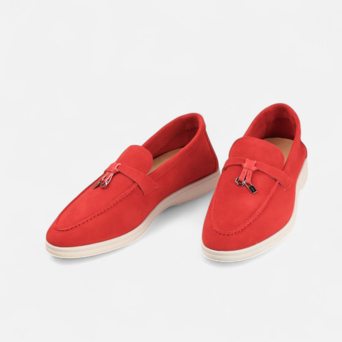 Men's textured slip-on tassel loafers with rounded toes and flat light-coloured soles