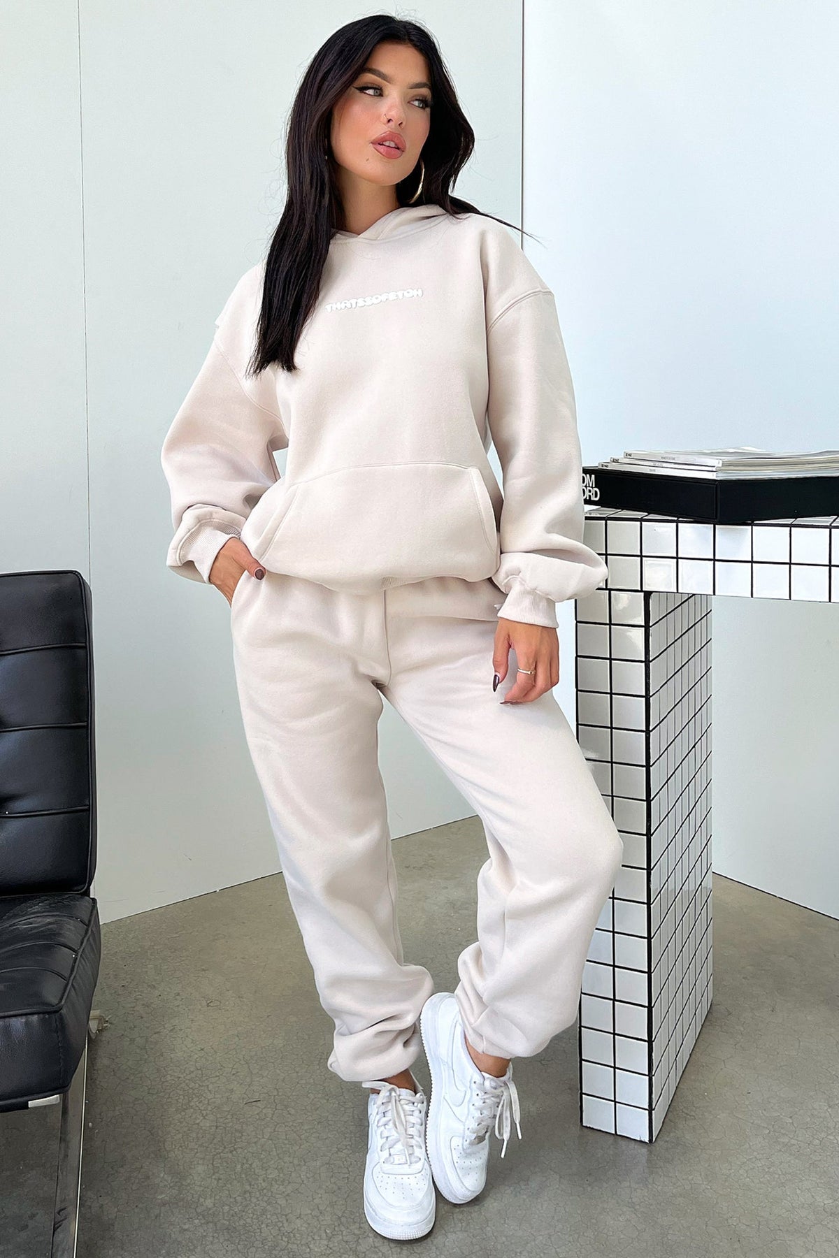 Women's beige oversized hoodie with hood, long sleeves and front kangaroo pocket