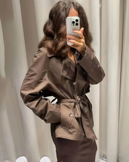 Women's short belted trench coat with wide lapels and long sleeves