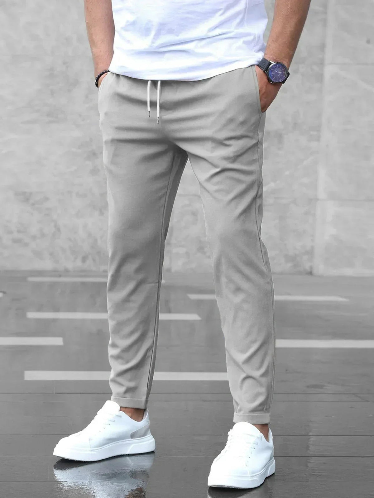 Men's casual tapered trousers with drawstring waist and side pockets
