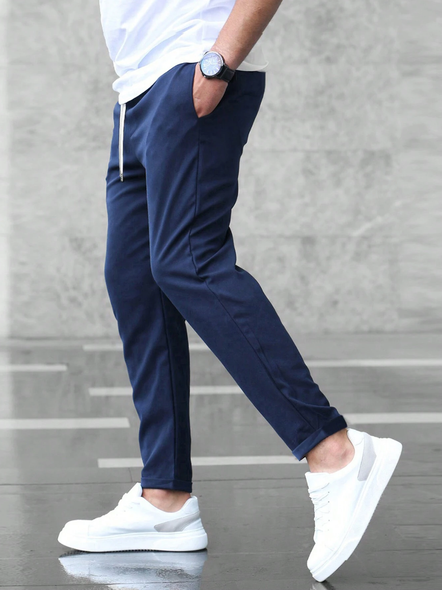 Men's casual tapered trousers with drawstring waist and side pockets