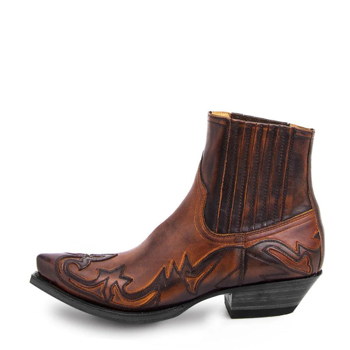 Men's western cowboy boots with embroidered vamp and pointed toe, slip-on style