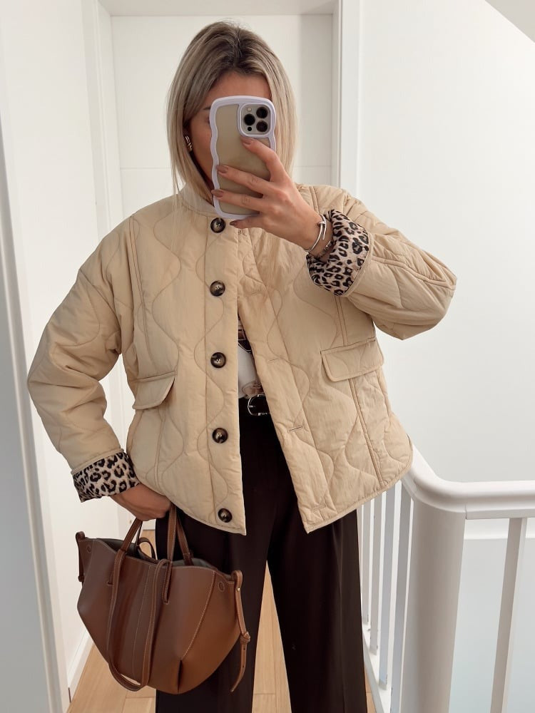 Women's quilted jacket with leopard-print cuffs, stand collar and patch pockets