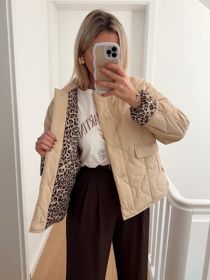 Women's quilted jacket with leopard-print cuffs, stand collar and patch pockets