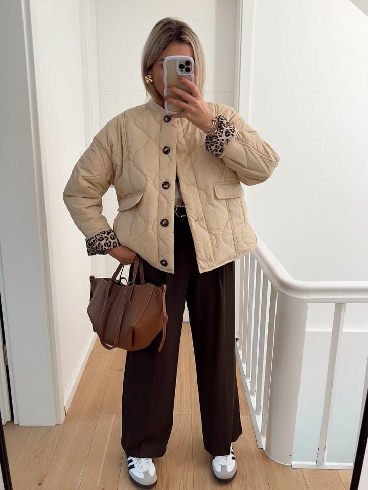 Women's quilted jacket with leopard-print cuffs, stand collar and patch pockets