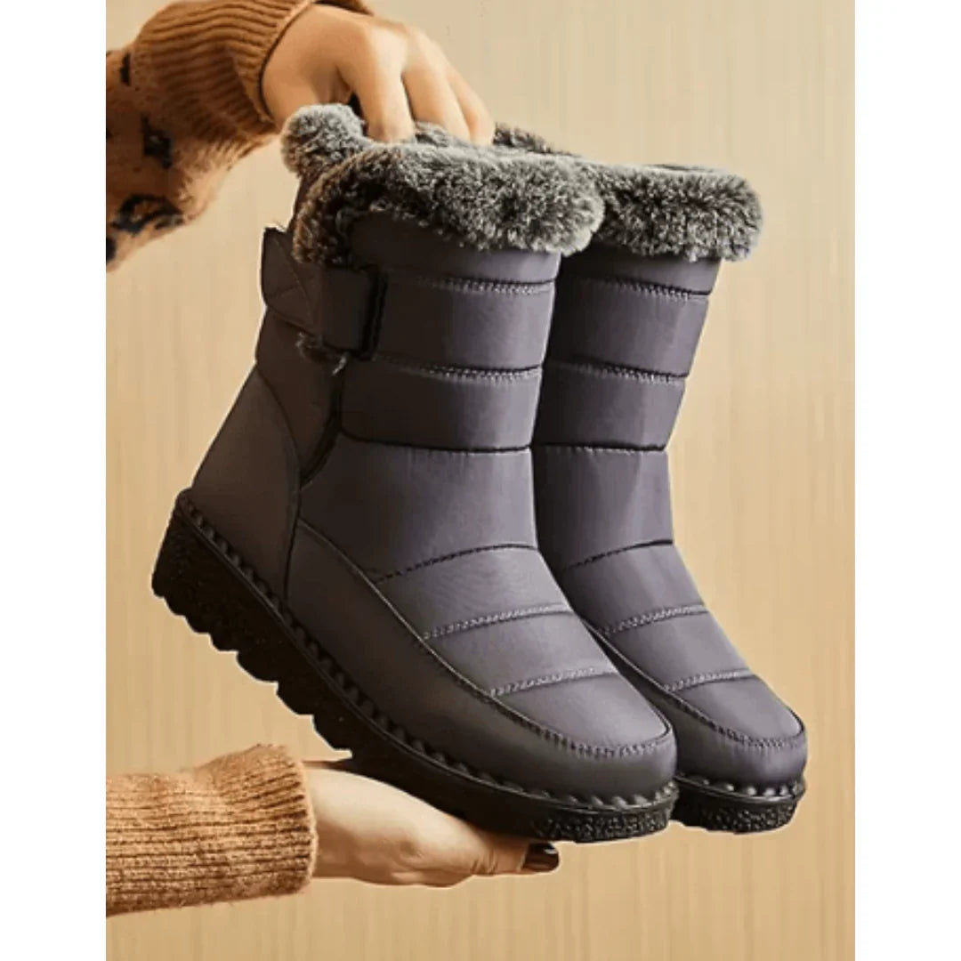 Quilted winter snow boots with faux fur trim and lugged soles