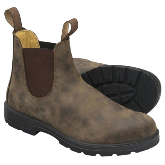 Unisex Chelsea boots with elastic side panels, pull tabs and lugged soles