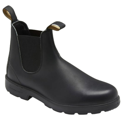 Unisex Chelsea boots with elastic side panels, pull tabs and lugged soles