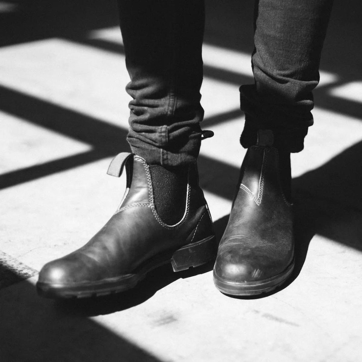 Unisex Chelsea boots with elastic side panels, pull tabs and lugged soles